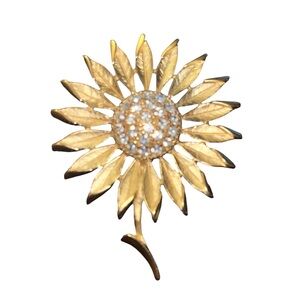 Trifari Sunflower Brooch With Center Rhinestones Gold Tone Signed Luxury Elegant